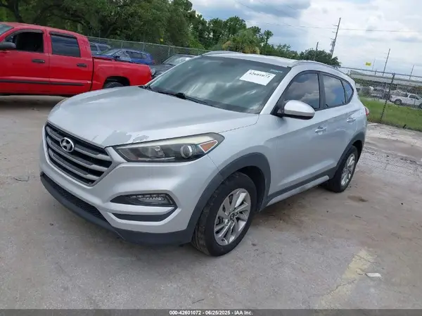 KM8J33A4XJU660132 2018 HYUNDAI TUCSON - Image 2