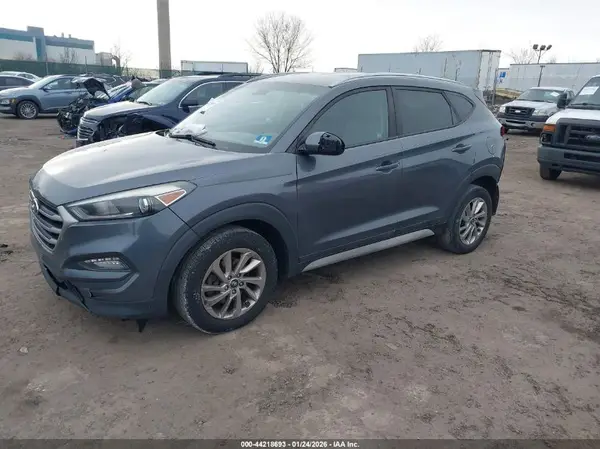 KM8J33A4XJU665203 2018 HYUNDAI TUCSON - Image 2