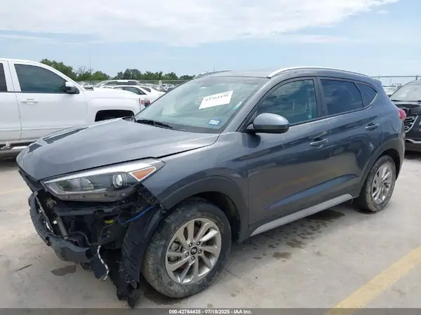 KM8J33A4XJU678758 2018 HYUNDAI TUCSON - Image 2