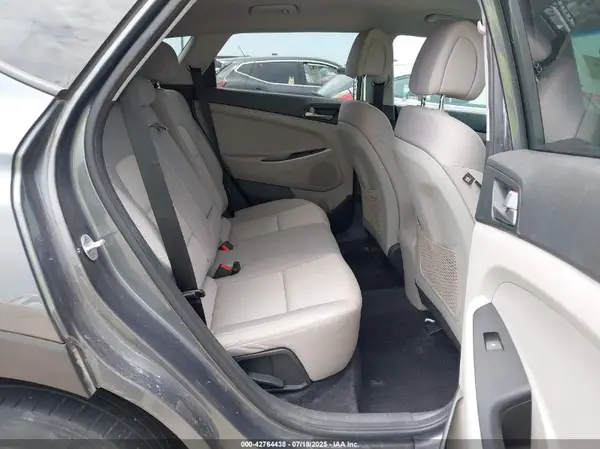 KM8J33A4XJU678758 2018 HYUNDAI TUCSON - Image 8