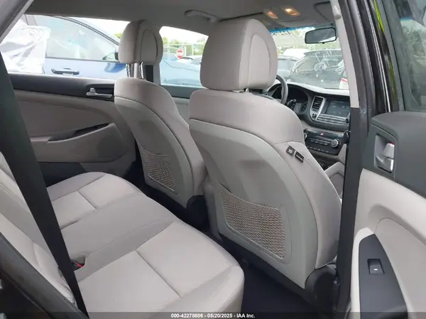 KM8J33A4XJU683300 2018 HYUNDAI TUCSON - Image 8
