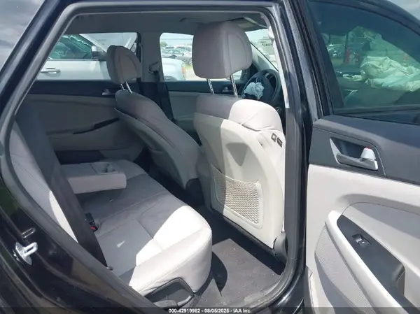 KM8J33A4XJU684527 2018 HYUNDAI TUCSON - Image 8