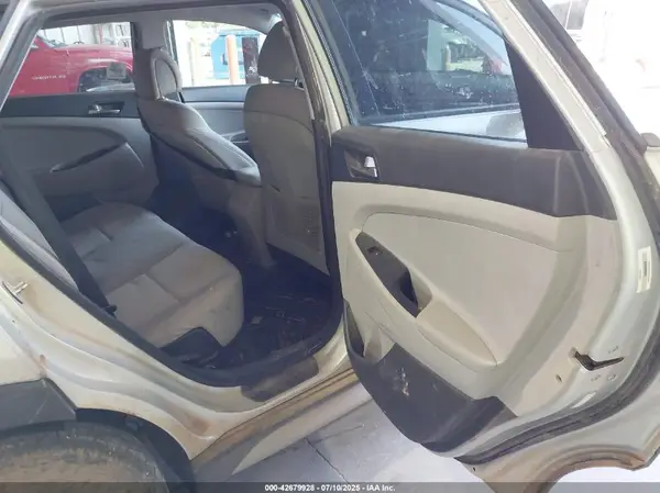 KM8J33A4XJU684785 2018 HYUNDAI TUCSON - Image 8