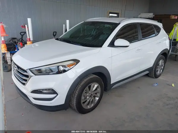 KM8J33A4XJU709362 2018 HYUNDAI TUCSON - Image 2