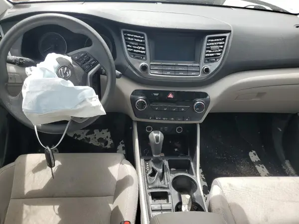 KM8J33A4XJU710866 2018 HYUNDAI TUCSON - Image 8