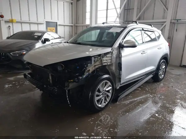 KM8J33A4XJU712777 2018 HYUNDAI TUCSON - Image 2