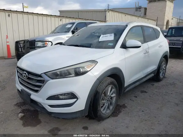 KM8J33A4XJU713962 2018 HYUNDAI TUCSON - Image 2