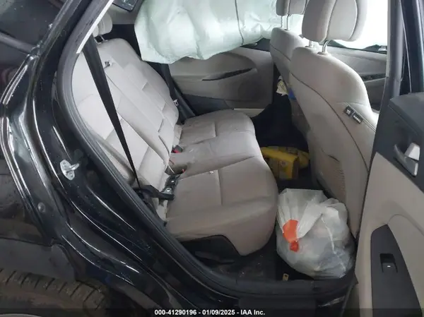 KM8J33A4XJU715985 2018 HYUNDAI TUCSON - Image 8