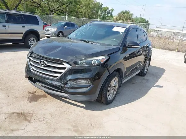 KM8J33A4XJU723276 2018 HYUNDAI TUCSON - Image 2