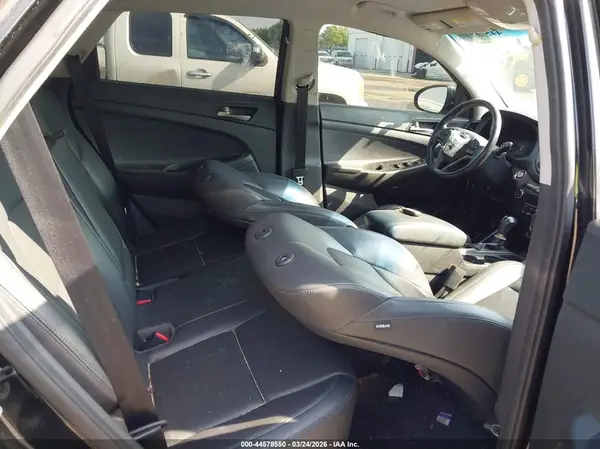 KM8J33A4XJU723276 2018 HYUNDAI TUCSON - Image 8