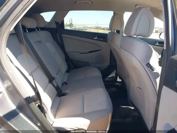 KM8J33A4XJU725772 2018 HYUNDAI TUCSON - Image 8