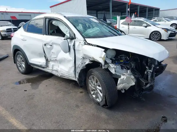 KM8J33A4XJU737775 2018 HYUNDAI TUCSON - Image 1