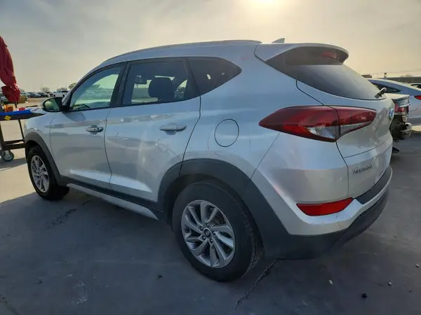 KM8J33A4XJU744368 2018 HYUNDAI TUCSON - Image 2