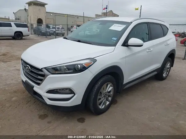 KM8J33A4XJU749778 2018 HYUNDAI TUCSON - Image 2