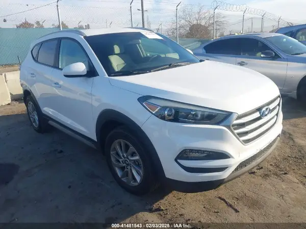 KM8J33A4XJU757363 2018 HYUNDAI TUCSON - Image 1