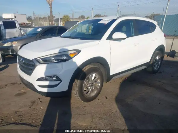 KM8J33A4XJU757363 2018 HYUNDAI TUCSON - Image 2