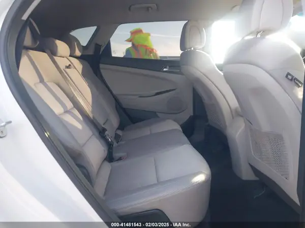 KM8J33A4XJU757363 2018 HYUNDAI TUCSON - Image 8