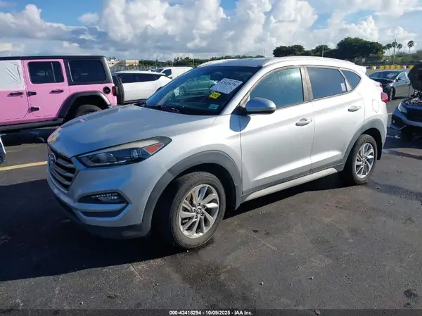 KM8J33A4XJU783297 2018 HYUNDAI TUCSON - Image 2