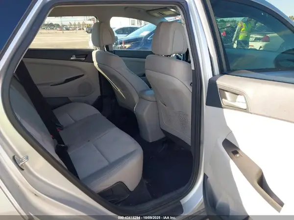 KM8J33A4XJU783297 2018 HYUNDAI TUCSON - Image 8
