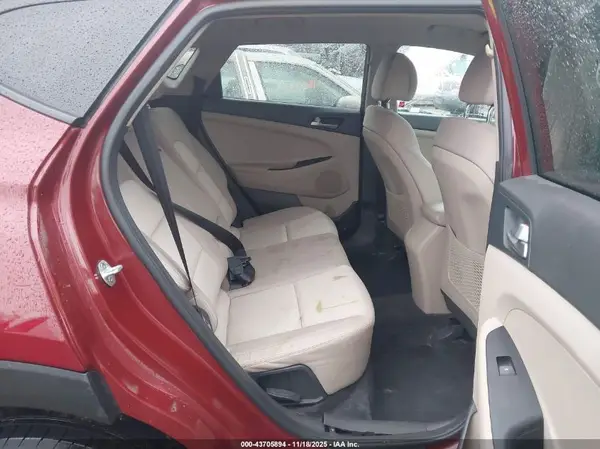 KM8J33A4XJU783865 2018 HYUNDAI TUCSON - Image 8