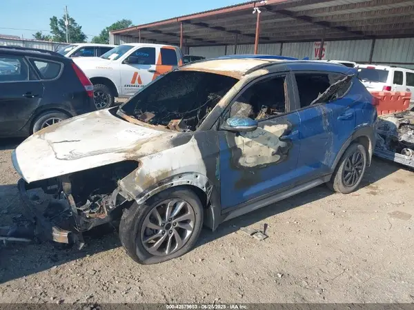 KM8J33A4XJU790203 2018 HYUNDAI TUCSON - Image 2