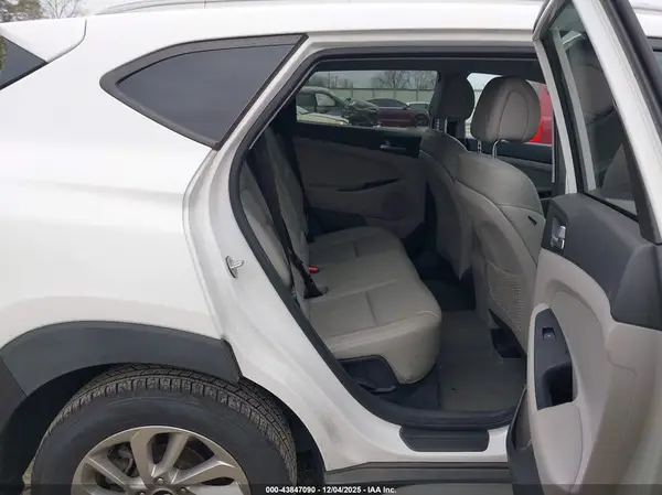 KM8J33A4XJU801295 2018 HYUNDAI TUCSON - Image 8