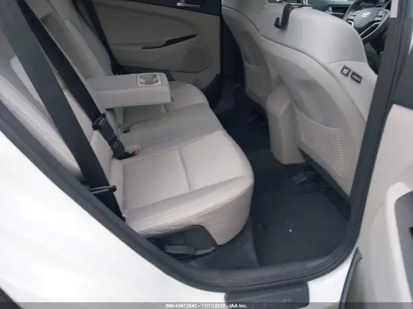 KM8J33A4XJU801331 2018 HYUNDAI TUCSON - Image 8