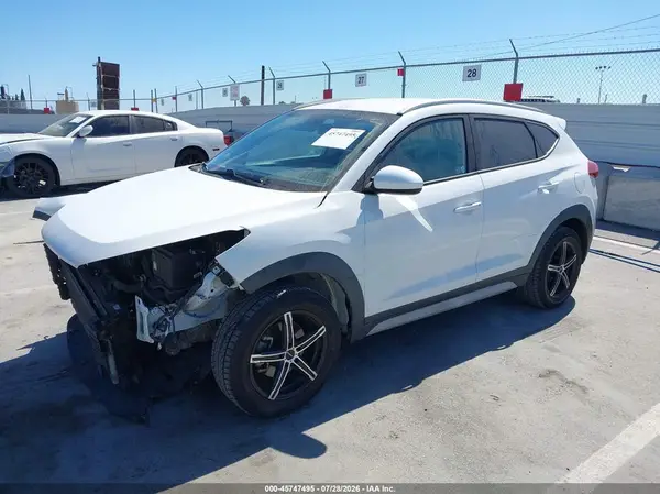 KM8J33A4XJU816993 2018 HYUNDAI TUCSON - Image 2