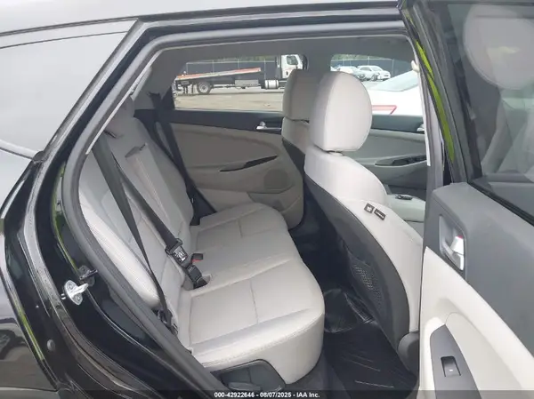 KM8J33A4XKU013084 2019 HYUNDAI TUCSON - Image 8