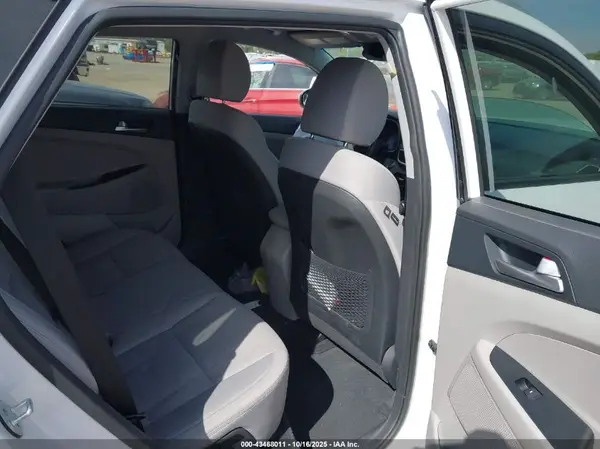KM8J33A4XKU912625 2019 HYUNDAI TUCSON - Image 8