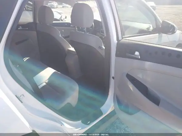 KM8J33A4XKU979967 2019 HYUNDAI TUCSON - Image 8