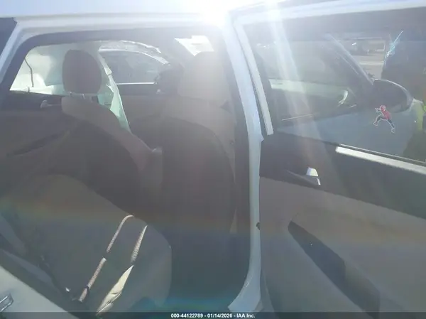 KM8J33A4XLU224951 2020 HYUNDAI TUCSON - Image 8