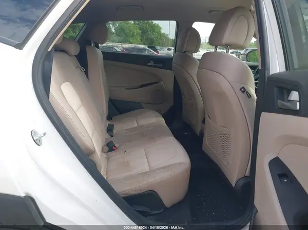 KM8J33AL0JU800647 2018 HYUNDAI TUCSON - Image 8