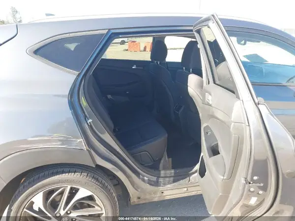 KM8J33AL0KU012632 2019 HYUNDAI TUCSON - Image 8