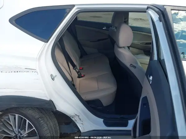 KM8J33AL0KU031469 2019 HYUNDAI TUCSON - Image 8