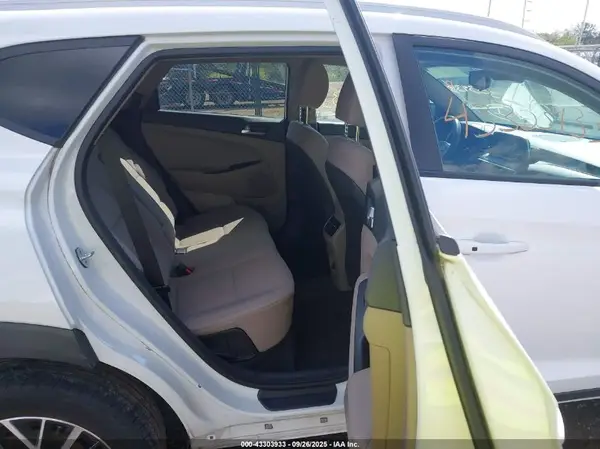 KM8J33AL0KU042973 2019 HYUNDAI TUCSON - Image 8