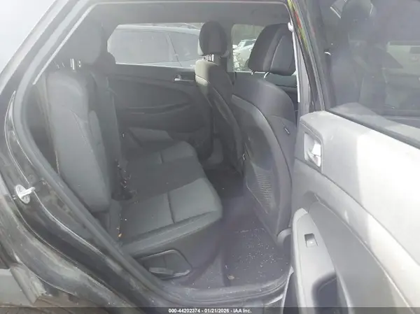 KM8J33AL1JU694015 2018 HYUNDAI TUCSON - Image 8