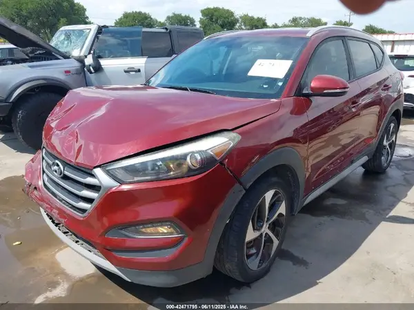 KM8J33AL1JU800561 2018 HYUNDAI TUCSON - Image 2
