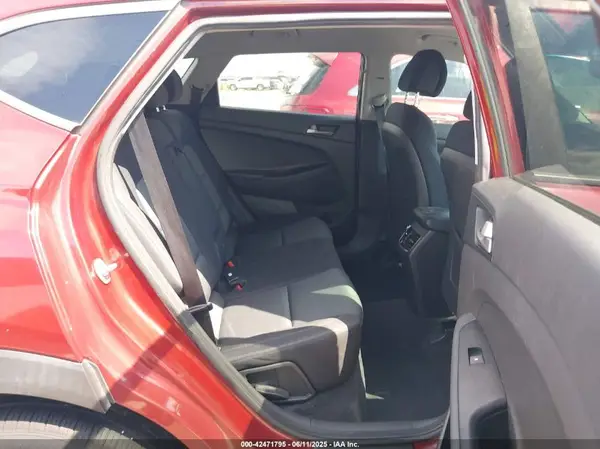 KM8J33AL1JU800561 2018 HYUNDAI TUCSON - Image 8