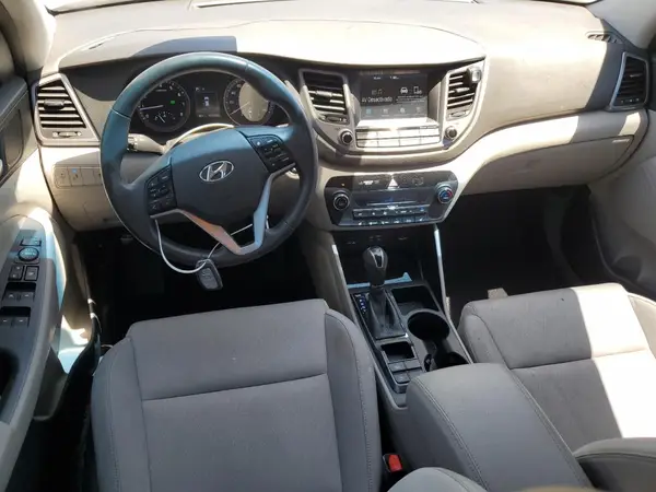 KM8J33AL1JU801662 2018 HYUNDAI TUCSON - Image 8