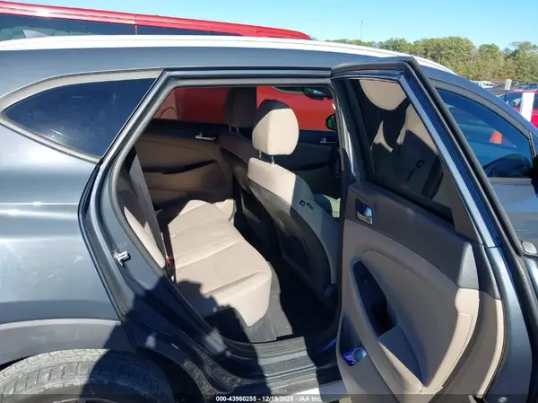 KM8J33AL1KU050807 2019 HYUNDAI TUCSON - Image 8