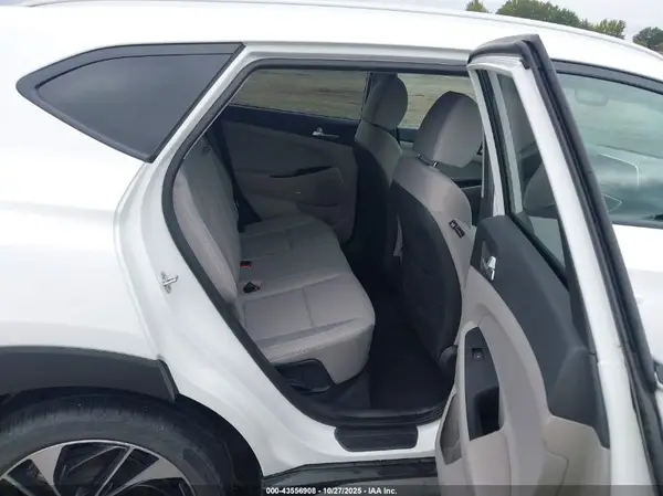 KM8J33AL1MU322078 2021 HYUNDAI TUCSON - Image 8