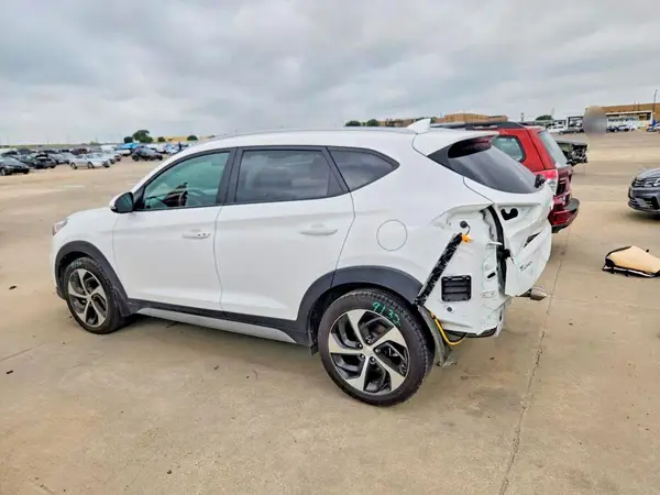 KM8J33AL2JU742105 2018 HYUNDAI TUCSON - Image 2