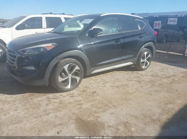 KM8J33AL2JU803307 2018 HYUNDAI TUCSON - Image 2