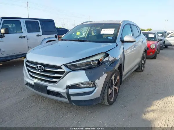 KM8J33AL2JU806692 2018 HYUNDAI TUCSON - Image 2