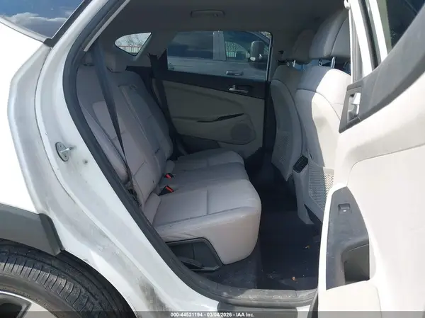 KM8J33AL3JU801209 2018 HYUNDAI TUCSON - Image 8