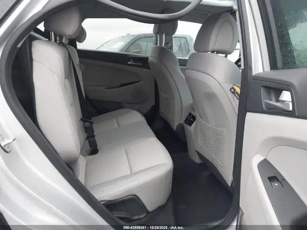 KM8J33AL3JU802733 2018 HYUNDAI TUCSON - Image 8