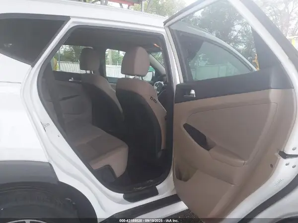 KM8J33AL3KU024600 2019 HYUNDAI TUCSON - Image 8