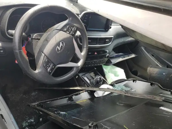 KM8J33AL3KU952195 2019 HYUNDAI TUCSON - Image 8