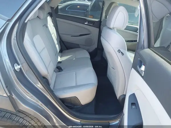 KM8J33AL4JU769919 2018 HYUNDAI TUCSON - Image 8
